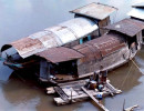 4 houseboat family in thailand 800