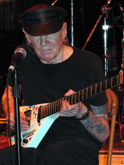 johnny winter  3  800